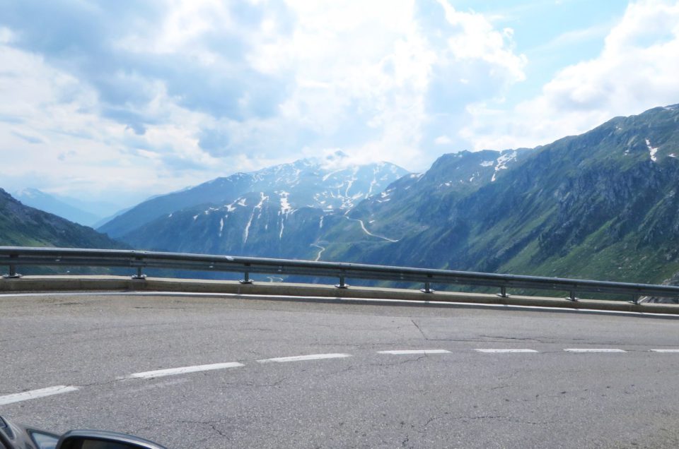 Furkapass 2427 metrów – przejazd autem podnoszący ciśnienie w żyłach